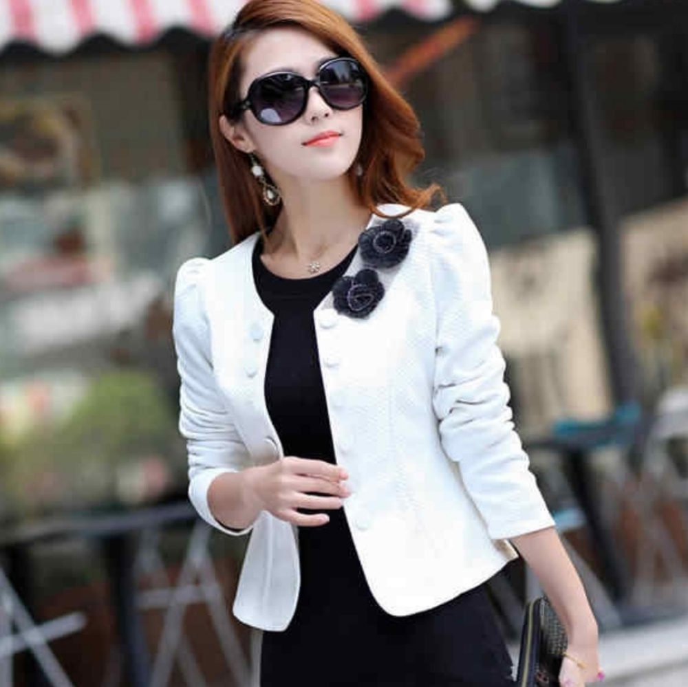 White long sleeve blazer